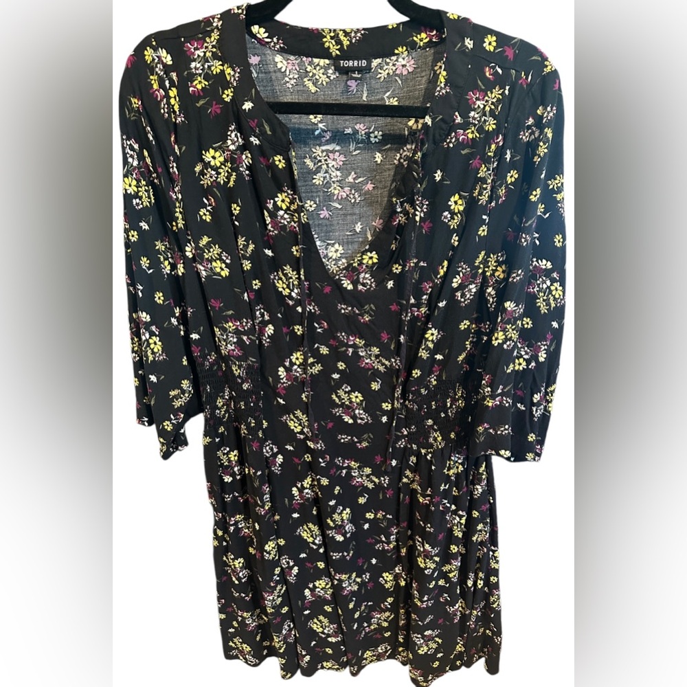 Pretty Torrid Black Floral Dress Side Smocking - Size 1X